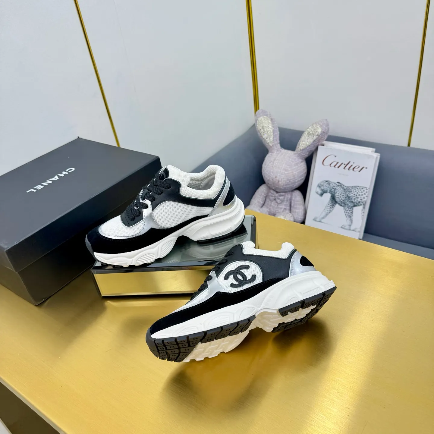 p700🐮🐮Upgraded version, upgraded version, upgraded version! No rebuttal accepted! ! ! ! Chanel Chanel dad shoes, couples' model for men and women - 2025 top casual sneakers in the counter. This classic design; the upper is electro-embroidered with various techniques; ❷The inner lining is made of: original Yangli + net ❸The outsole is based on: the original TPU combination outsole. The full set of boutique packaging for women 35–41